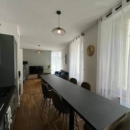 Bombai, L'elegance Et Le Confort Chaleureux Apartament